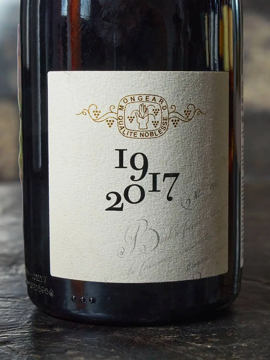 Вино Vosne-Romanee Mongeard-Mugneret 2017 купить в винном ресторане Остерия - лучшая цена Вино Vosne-Romanee Mongeard-Mugneret 2017 / Вон-Романе Монжар Мюньере