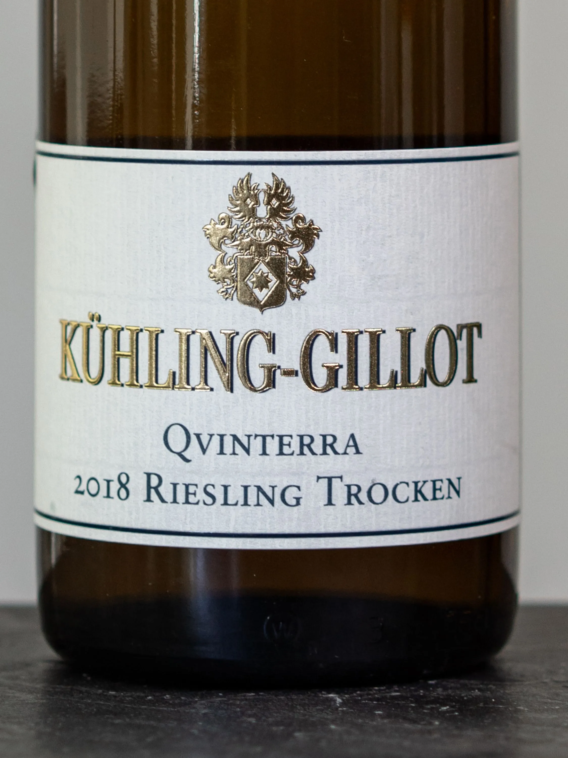 Купить вино Kuhling-Gillot Qvinterra Riesling Trocken в винном ресторане Osteria цена Вино Kuhling-Gillot Qvinterra Riesling Trocken / Кюлинг-Гиллот Квинтера Рислинг Трокен