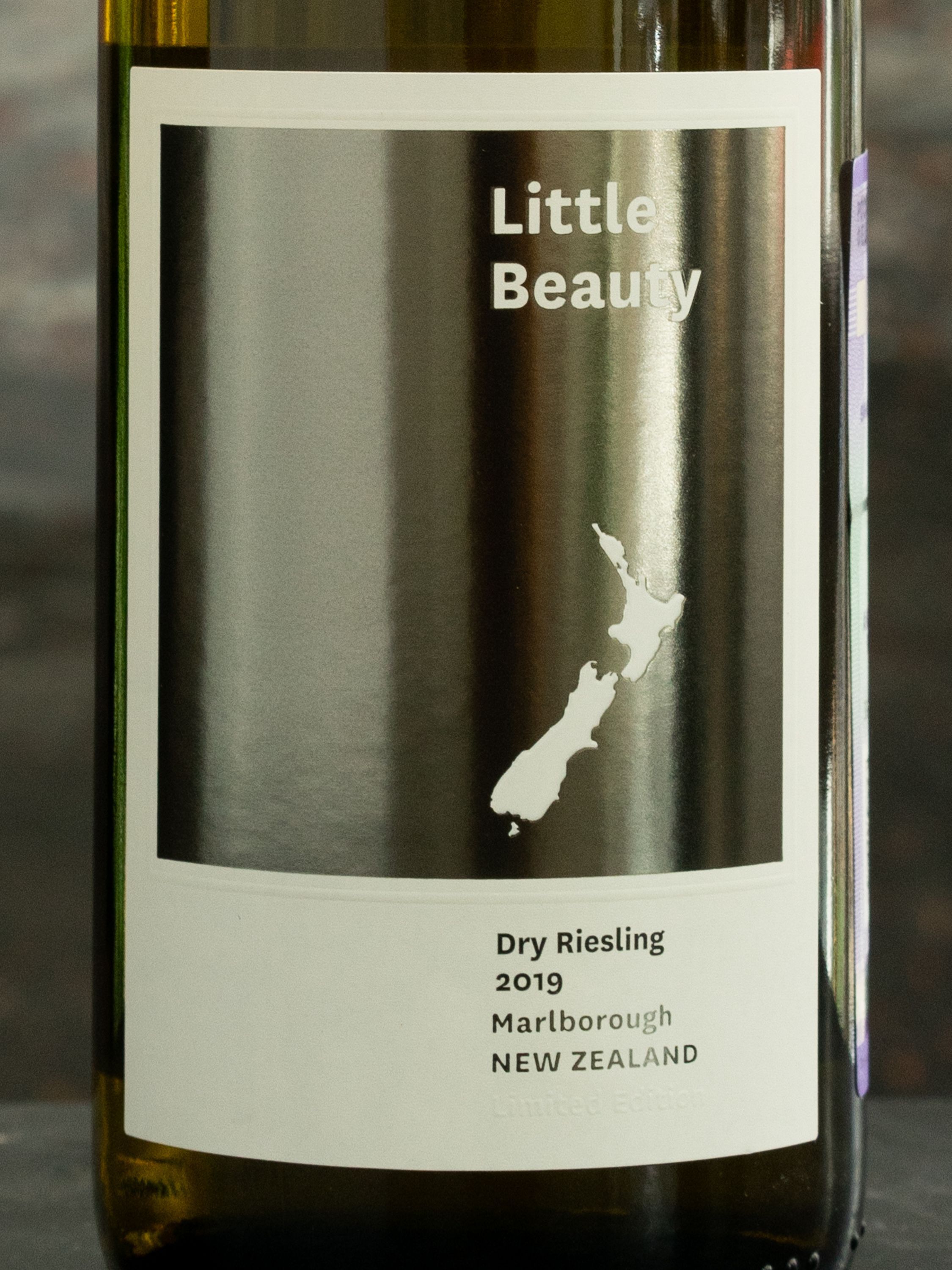 Вино Little Beauty Riesling купить в ресторане Остерия- лучшая цена Вино Little Beauty Riesling / Литтл Бьюти Рислинг