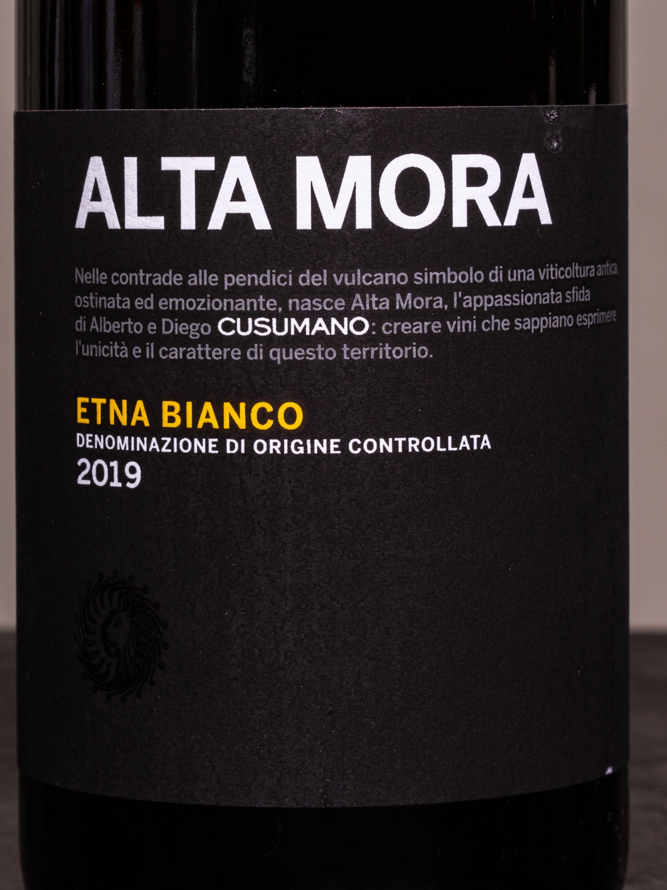 Купить итальянское вино Alta Mora Etna Casumano - лучшая цена в винном ресторане Остерия Amici на Мосфильмовской 88 Вино Alta Mora Etna Casumano / Альта Мора Этна Казумано