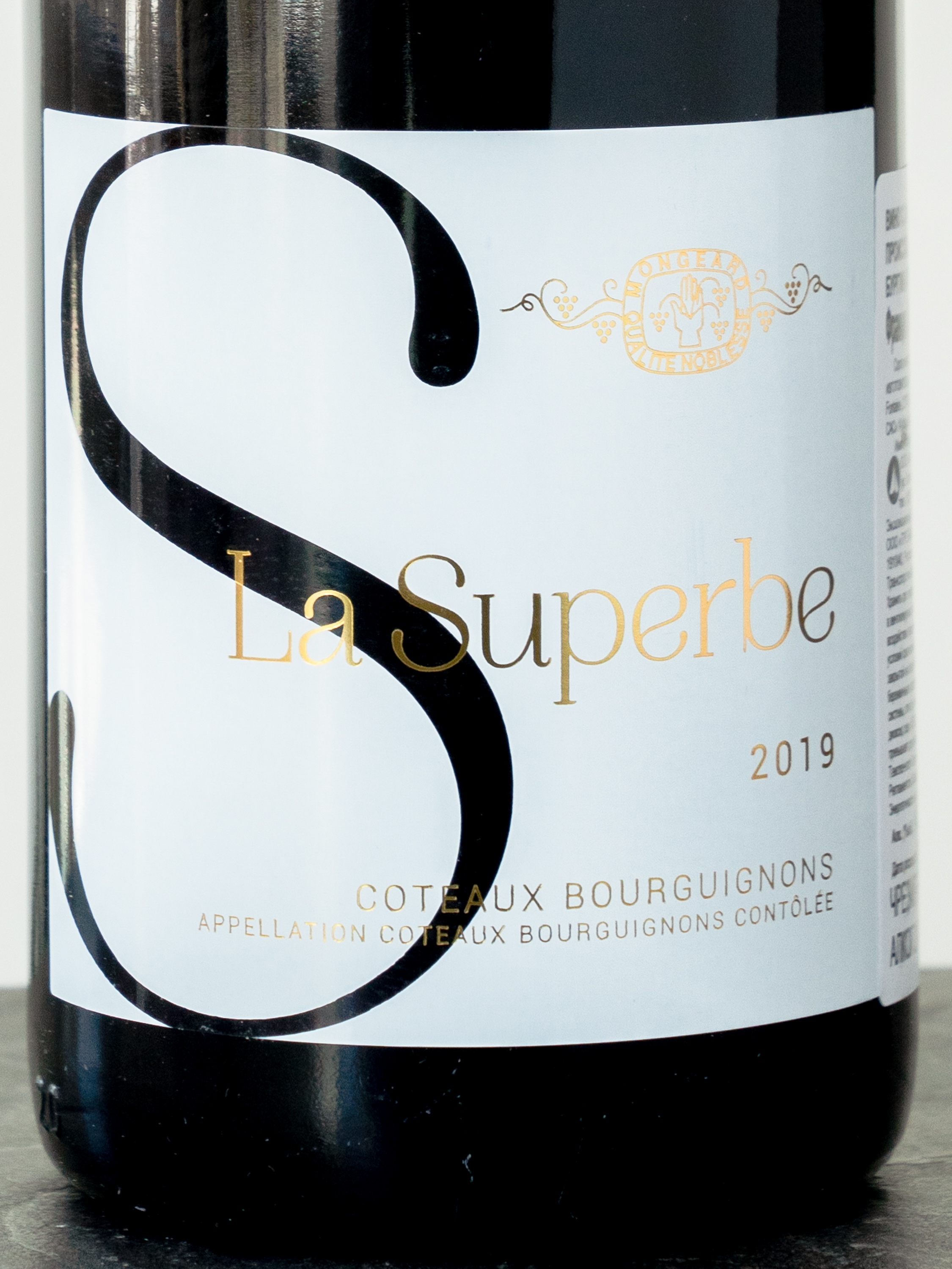 Вино Domaine Mongeard-Mugneret Coteaux Bourguignons La Superbe купить в винном ресторане Остерия - лучшая цена Вино Domaine Mongeard-Mugneret Coteaux Bourguignons La Superbe / Монжар-Мюньере Кото Бургиньон Ля Суперб