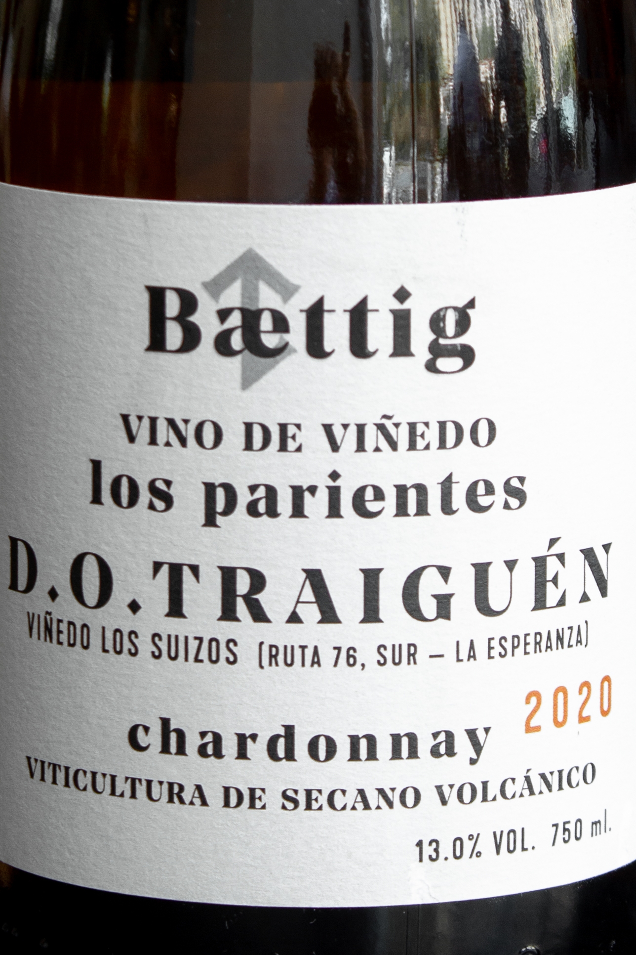 Вино Baettig Los Parientes Chardonnay Traiguen купить в винном ресторане Остерия - лучшая цена Вино Baettig Los Parientes Chardonnay Traiguen / Баеттиг Лос Париентес Шардоне