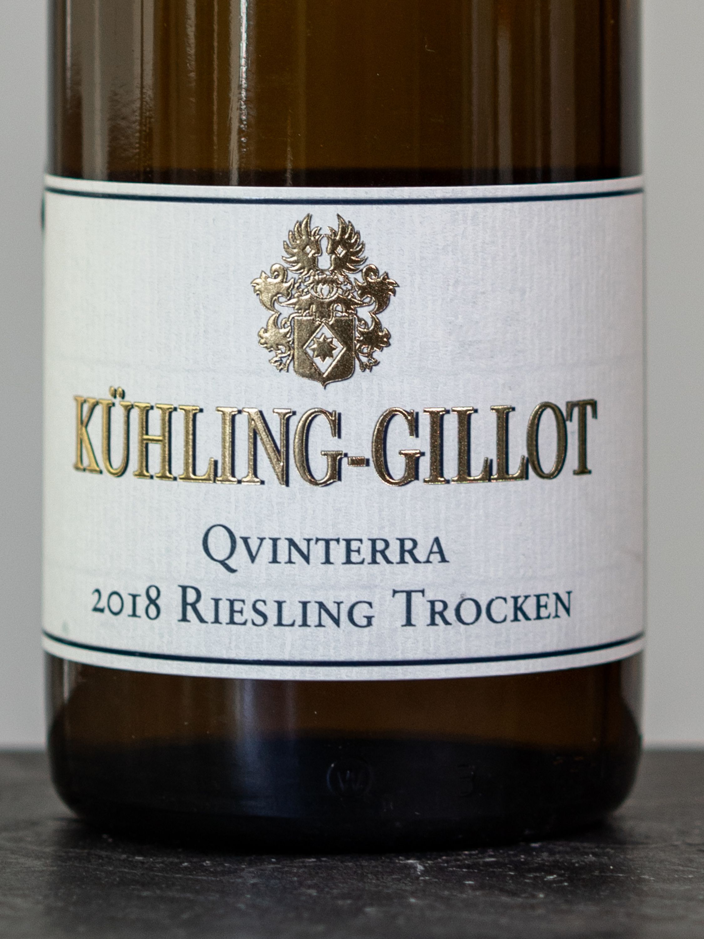 Купить вино Kuhling-Gillot Qvinterra Riesling Trocken в винном ресторане Osteria цена Вино Kuhling-Gillot Qvinterra Riesling Trocken / Кюлинг-Гиллот Квинтера Рислинг Трокен