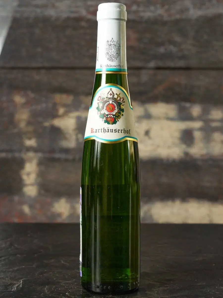 Вино Karthauserhof Schieferkristall Riesling Kabinett 2013 0.375 л купить в винном ресторане Остерия - лучшая цена Вино Karthauserhof Schieferkristall Riesling Kabinett 2013 / Картхойзерхоф Айтельсбахер Шиферкристаль Рислинг
