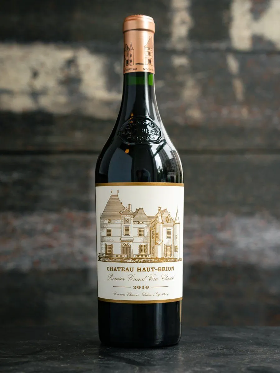 Вино Chateau Haut-Brion Pessac-Leognan AOC 1-er Grand Cru Classe купить в Остерия - учшая цена Вино Chateau Haut-Brion Pessac-Leognan AOC 1-er Grand Cru Classe / Шато О-Брион Руж Премьер Гран Крю